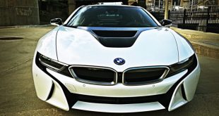 BMW i8 in Crystal White and Aftermarket Parts