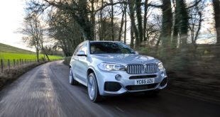 Video: BMW X5 xDrive40e Review by Carwow