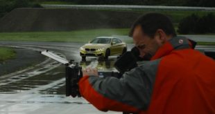 [Video] Drifting BMW M4 uses Hammond as Human Cone
