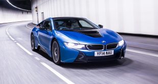 [Video] Stuntman does a daring jump over moving BMW i8