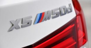 [Video] BMW X5 M50d vs Bentayga Diesel Acceleration Showdown
