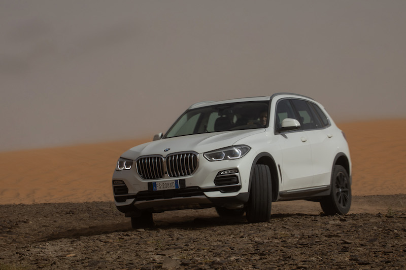 The new BMW X5 at full throttle in the bends of BMW Monza, Sahara