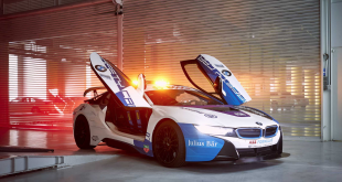 A true BMW racer at the front of the field: new Formula E Safety Car livery presented in Mexico City