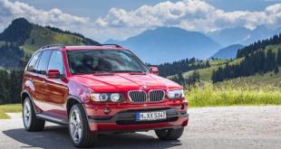 [Photos] The iconic BMW X5 4.6is in Imola Red