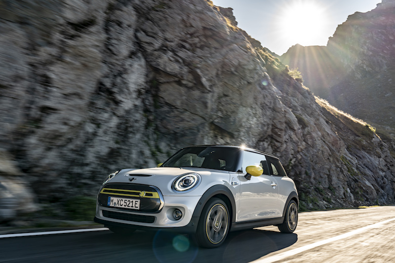 The new MINI Cooper SE: adventure tour on the “best road in the world ...