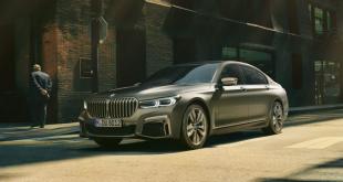 [Video] BMW 750i V8 vs V12 M760Li Acceleration Test