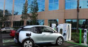 [Video] How to search for public charging stations in your BMW
