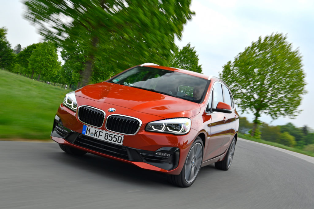[Video] Spied wearing big grilles, BMW 2 Series Active Tourer is soon to arrive