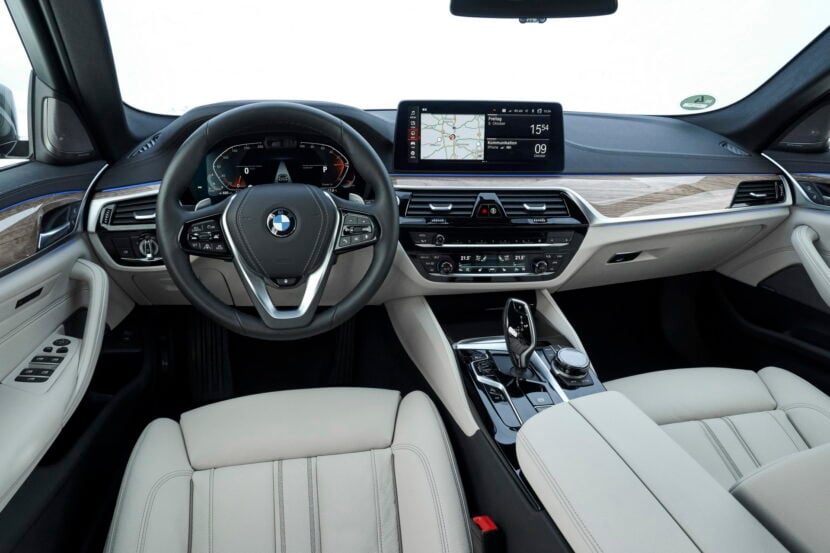 New photos of 2021 BMW 530d xDrive Touring LCI - Interior Dash