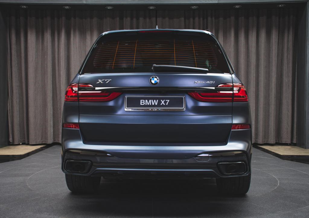 BMW X7 Dark Edition comes in an exclusive color edition