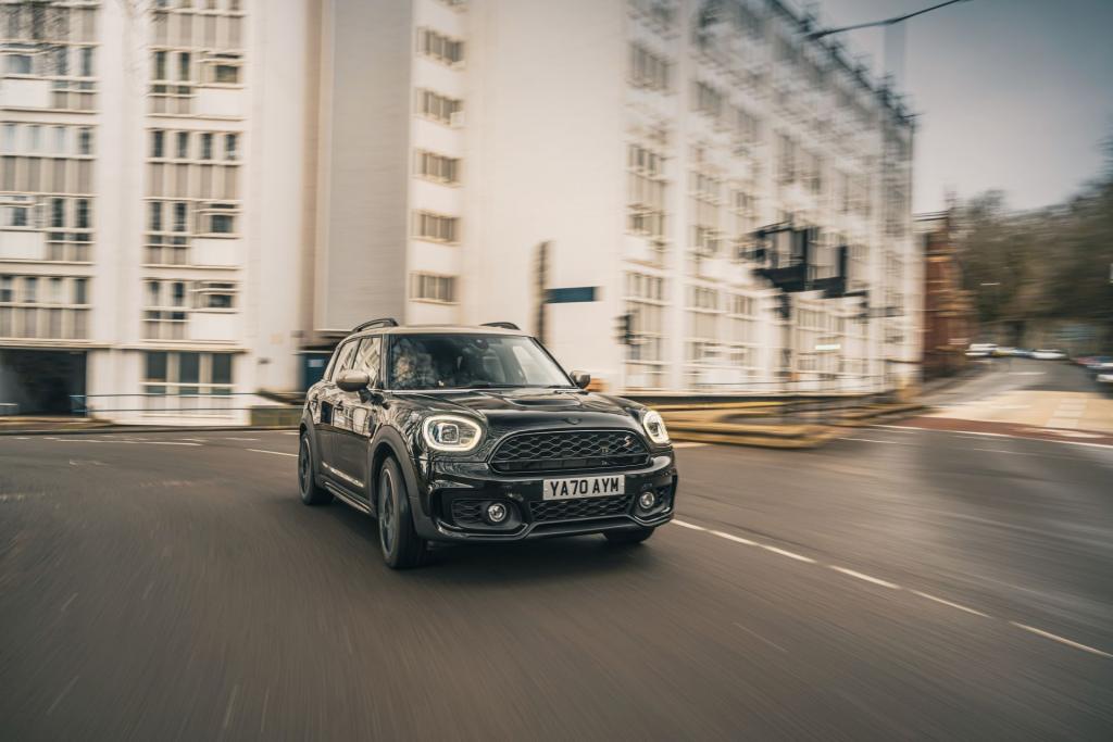 mini-shadow-edition-brings-us-the-new-clubman-and-countryman