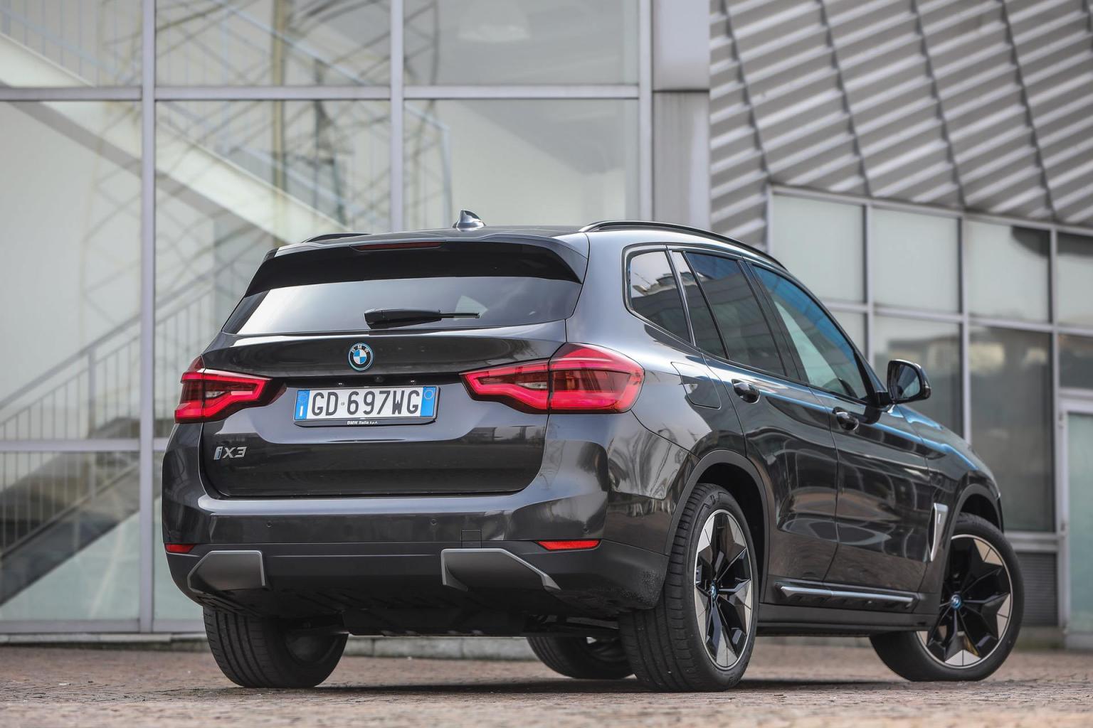 the-bmw-ix3-electric-suv-displaying-sophisto-grey-metallic