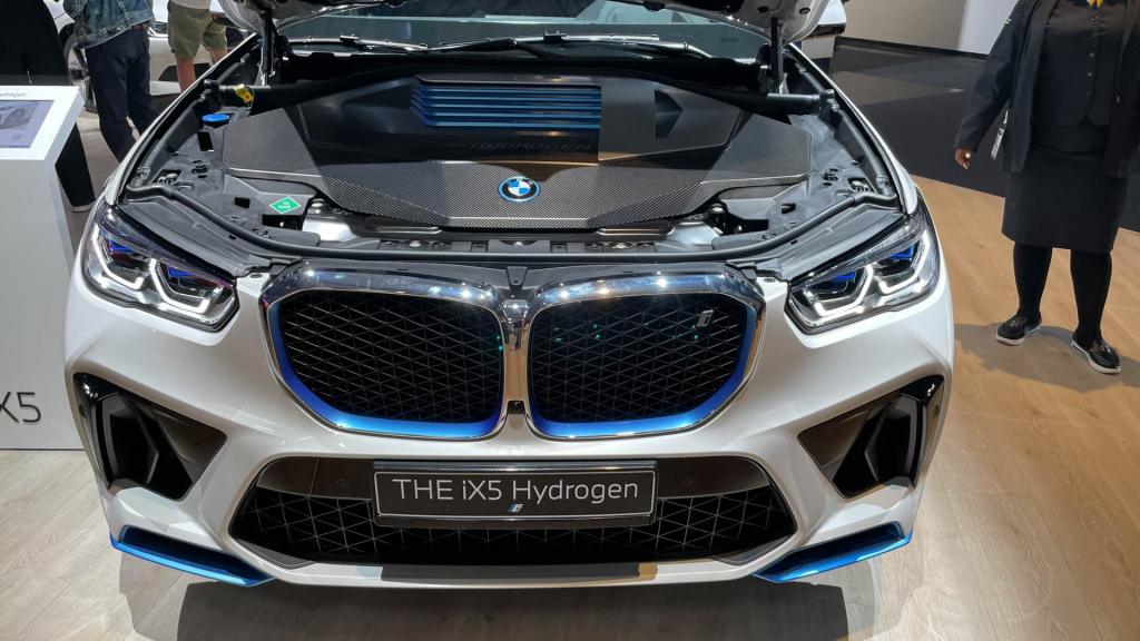 See Photos BMW iX5 Hydrogen makes a debut at the 2021 IAA