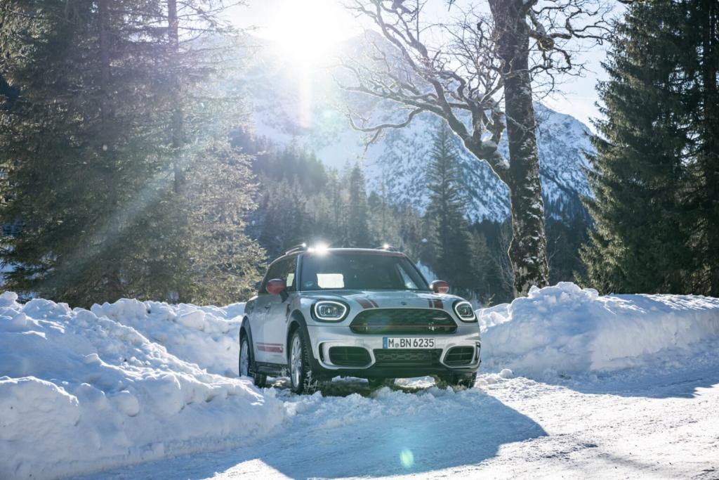 MINI Countryman JCW Drives Across a Snowy Alpine Route
