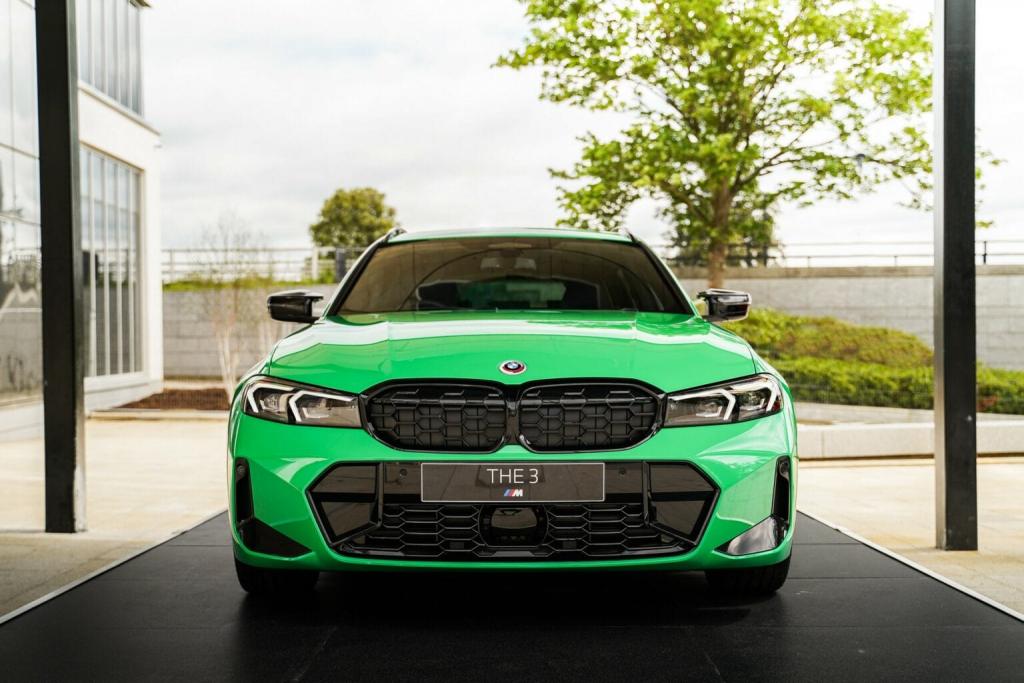 2023 BMW M340d Touring LCI Looks Stunning in Signal Green Paint