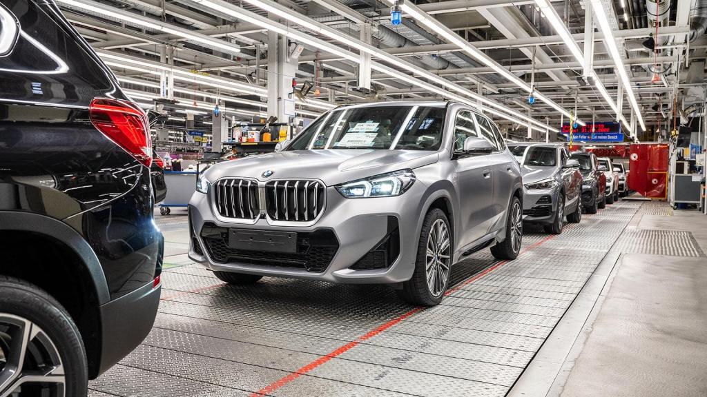 Upcoming 2023 U11 BMW X1 spotted out testing, has familiar design traits