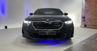 exploring-the-2023-bmw-i5-m60-in-black-sapphire