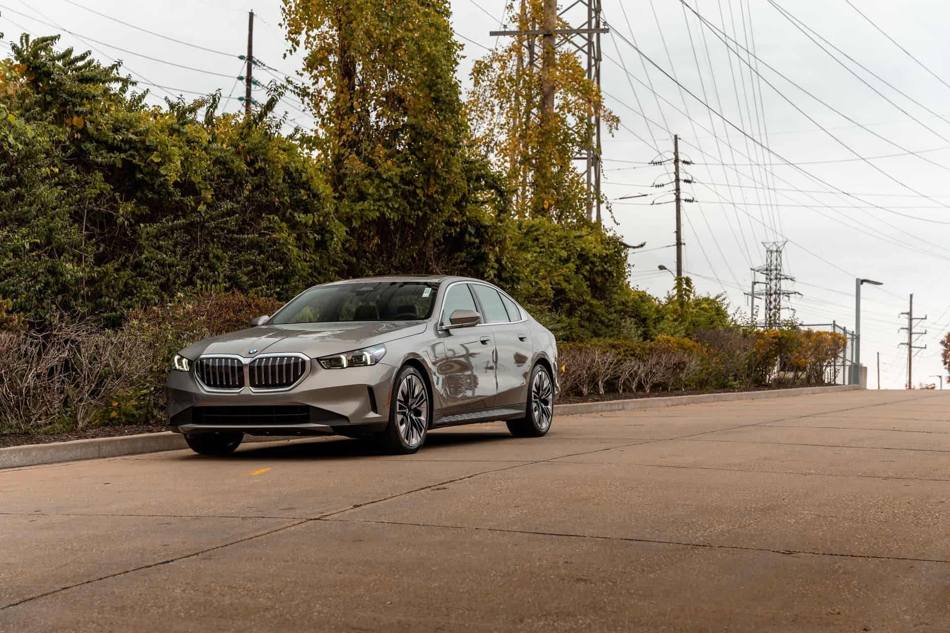 Exploring the Features of the 2024 BMW 530i xDrive BMW.SG